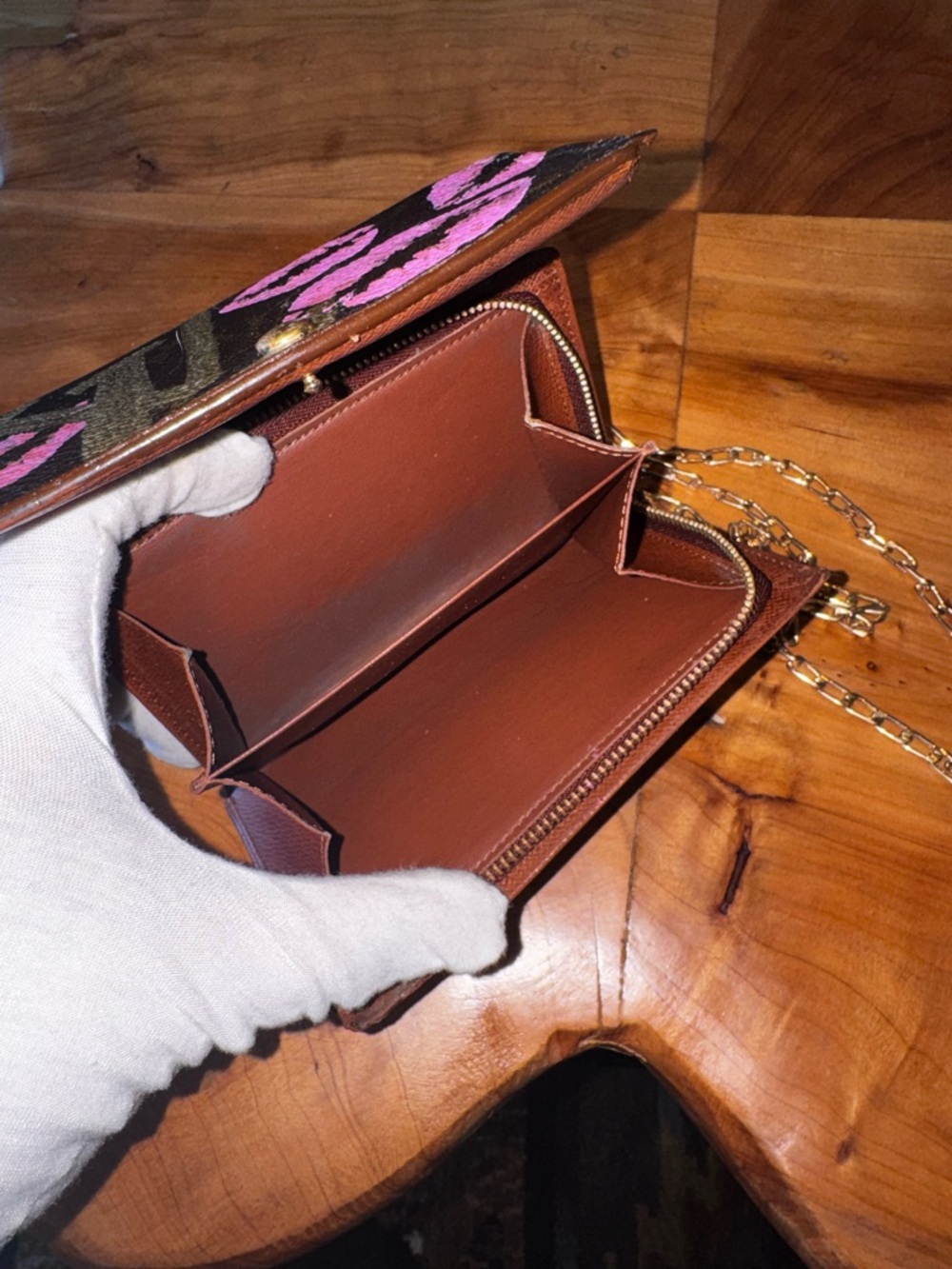 Louis Vuitton
Damier Ebene Porte-Monnaie
Billets
Trésor Wallet repurposed - Picture 9 of 16